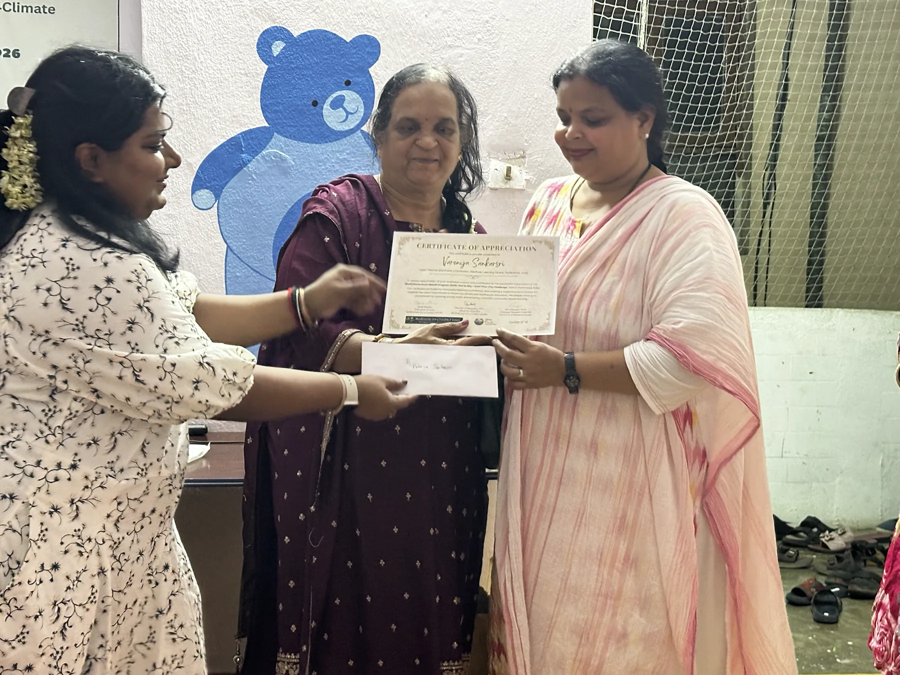 Poulomi Chakravarty and Sujata Gattupalli present teacher appreciation to Varenya Sankarsri.